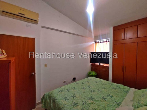 Fredxia Castillo Vende Comoda Y Amplia Casa En La Mora Cabudare # 25-18453