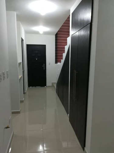 Imagen 5 de 14 de Renta De Casa En Privadas Borneo Apodaca