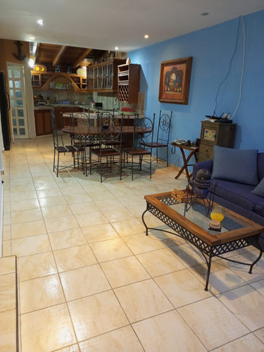 Venta Espectacular Town House Margarita 135mts2/5h/4b/2pe. Lesamo