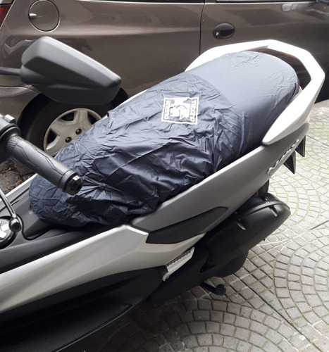 Funda Cubre Asiento Tucano Urbano 110x70cm Vespa Pcx Nmax