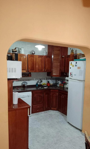 Casa En Venta - 4 Dormitorios 2 Baños - Cochera - 240mts2 - Tunuyán