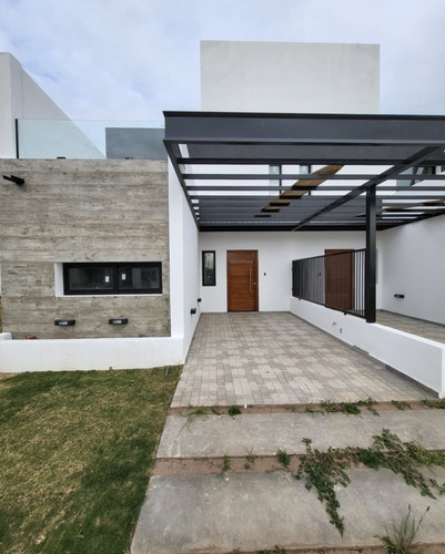 Imagen 10 de 25 de Colinas De Manantiales, Duplex En Venta De 2 Dormitorios, Patio, Asador, Amplio