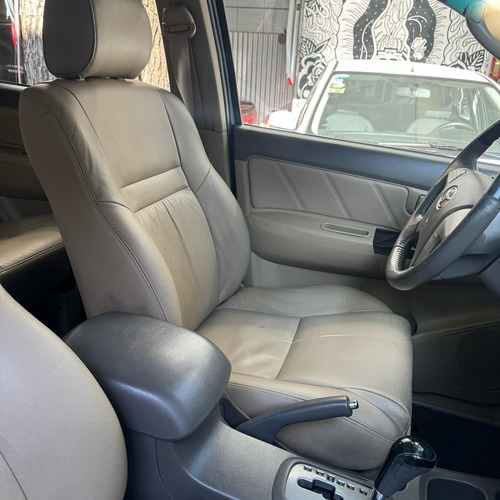 Toyota Hilux Sw4 2.7 Srv Cuero Vvti 4x2 4at 5 Asientos