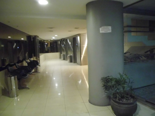 Lujosa Oficina Con 3 Despachos Y Sala De Reuniones Con Vista Panorámica Con Fácil Acceso A Rutas Nacionales Y Internacionales