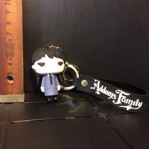  Merlina Wesneday Addams Llavero Tipo Funko De Goma 