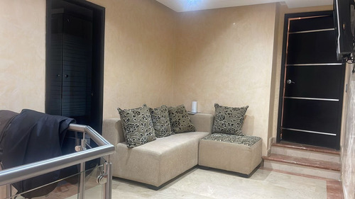 Alquiler Apartamento Dúplex En Las Mesetas. Oa
