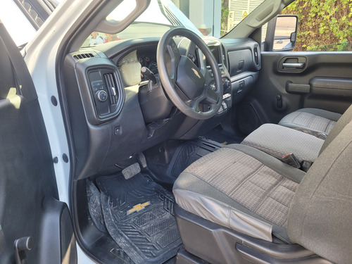 Chevrolet Silverado 6.6 3500 Chasis Cab V8 At