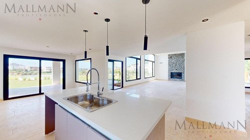 Excelente Casa A Estrenar A La Laguna En Pilara - La Calesa