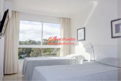 Imagen 6 de 9 de Venta De Apartamento De Tres Dormitorios En Punta Del Este
