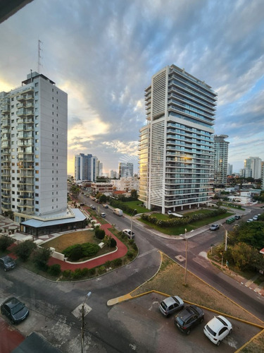 Oportunidad En Torre Del Plata Ii, Playa Brava, 1 Dormitorio En Venta Punta Del Este