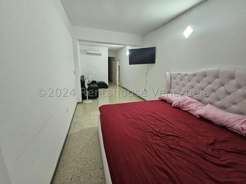 Daniela Linarez Vende Apartamentos Completamente Remodelado Con Amplios Espacios En El Centro Oeste De Barquisimeto Con Acabados Modernos Y Todos Los Servicios Basicos