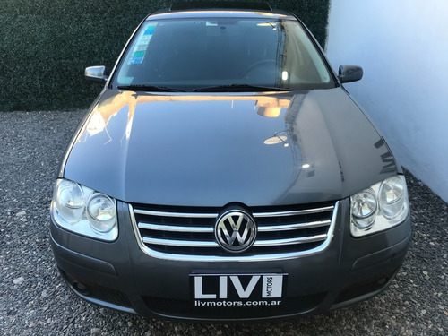 Volkswagen Bora Highline 1.8t At Año 2010 - Liv Motors