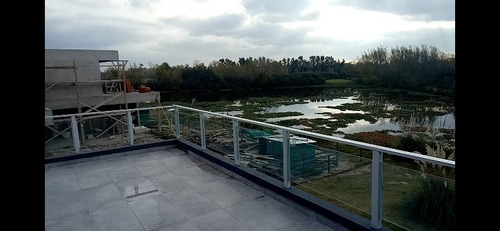 Casa Al Río Con Fondo Verde Dos Muelles Y Amarra ! El Cazal 