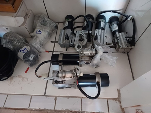 Par De Motor Cadeira De Roda Motorizada Freedom Connect M13 Preto (Usado)