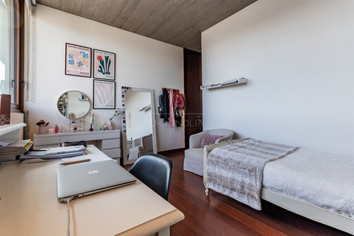 Casa En Venta De 6 Dorm. En Lo Barnechea