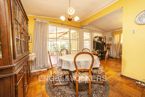 Casa Con Patio En Juan Esteban Montero