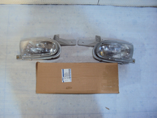 Faro Accent 4 Puertas Lh/ Rh  C/u 