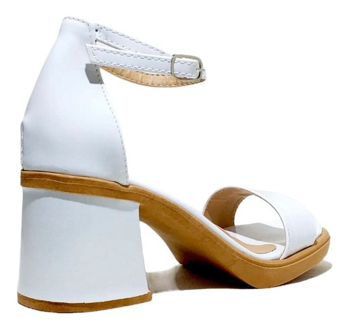 Imagen 2 de 5 de Sandalias Urban Charol White