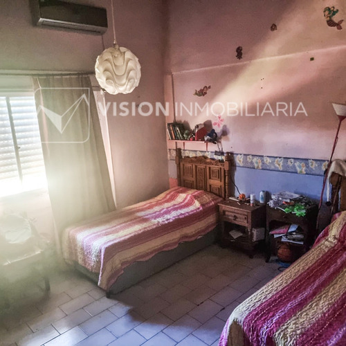 Imagen 12 de 14 de Venta Chacra Casa Con Piscina En Lagos Del Norte A 13km De Cd. De Rivera, Terreno De 1769 M2. 4 Dormitorios Y 2 Baños, Estufa A Leña, Terreno Enorme Con Arboles Frutales. Agua Con Pozo, Ute, Internet