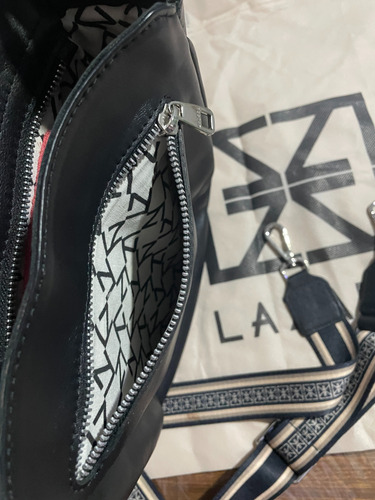 Cartera Bandolera Lazaro Siwa Cuero Negro Lisa (Usado)