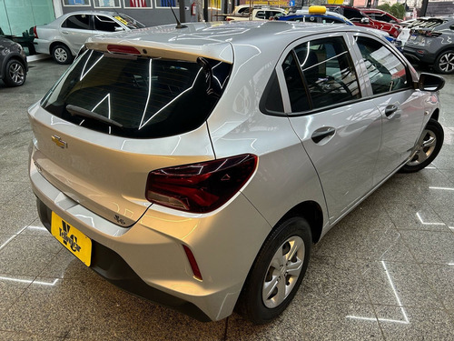 Chevrolet Onix Hatch 1.0 12V Flex 5p Mecanico 2023 Completo Baixa Km