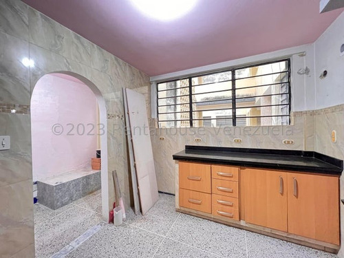 Se Vende Conservado Apartamento Maracay Zona Centro 24-9986 Al
