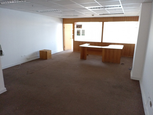 Oficina Central 60 M2 En Edificio Con Estacionamiento