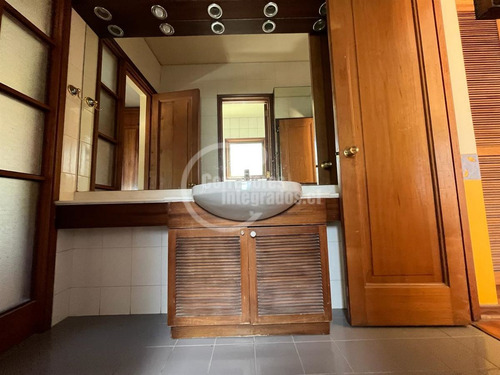 Casa En Venta De 6 Dorm. En Santo Domingo