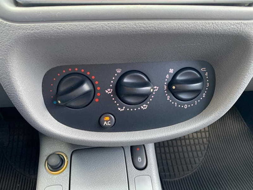 Renault Clio Sedan Expression 1.6