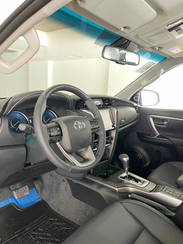 Imagen 10 de 14 de Toyota Sw4 2022 2.8 Srx 177cv 4x4 7as At