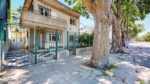 Imagen 2 de 17 de Se Vende Padron Único, 2 Casas, Fondo, Barbacoa, Piscina Y Garage, Ideal Empresa / Nuevo Proyecto / Gran Familia Brazo Oriental