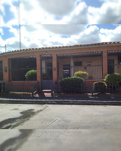 Se Vende!!! Espaciosa Casa En La Urbanización Corinsa Cagua Aragua