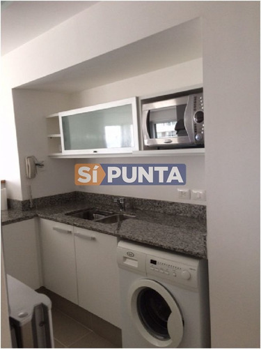 Imagen 12 de 24 de Apartamento En Edificio Con Todos Los Servicios