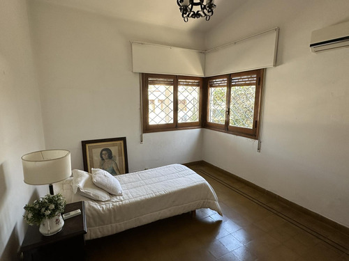 Barrio Juniors - Se Vende Casa De 2 Dorm - Patio Con Asador - Disponibilidad Inmediata