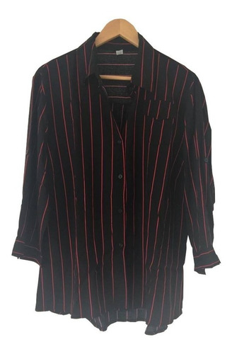 Camisa Negra Con Rayitas Rojas Mangas Rebatibles Y Bolsillo