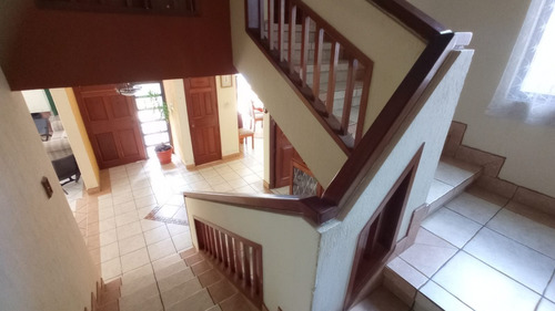 Imagen 17 de 30 de Vendo Hermosa Y Amplia Casa, Ubicada En Un Lugar De Ensueño, Rodeada De Naturaleza, Excelente Precio, 3 Salas, 4 Dormitorios, Alta Plusvalia Y Seguridad
