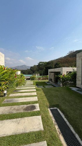 Townhouse De Lujo En Residencias Cumbres De Guataparo - Altos De Guataparo, 480.000$ Mml Solo Clientes
