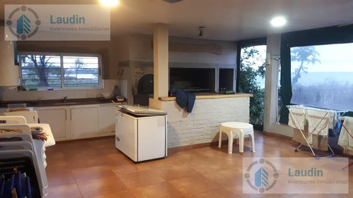 Imagen 6 de 11 de Se Vende Importante Chalet Sobre El Río - Posadas