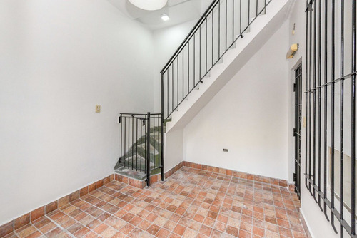 Venta Casa 5 Ambientes Con Cochera Versalles