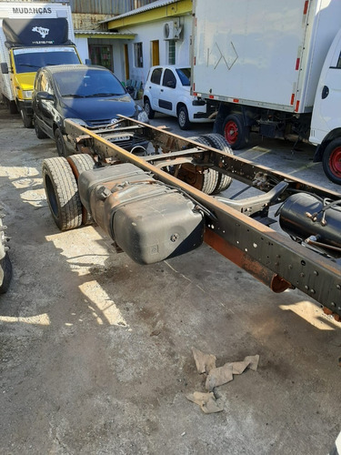 Ford Cargo 815 - Ano 2002 - Chassis.