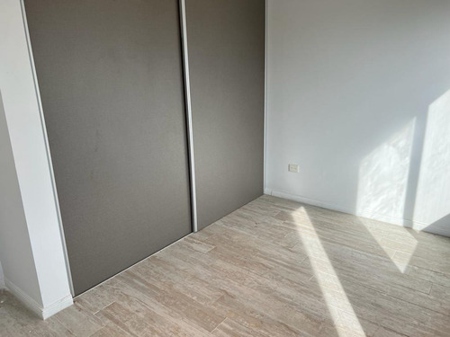 Imagen 17 de 30 de Duplex 3 Amb C/ Patio Y Escritorio A Estrenar