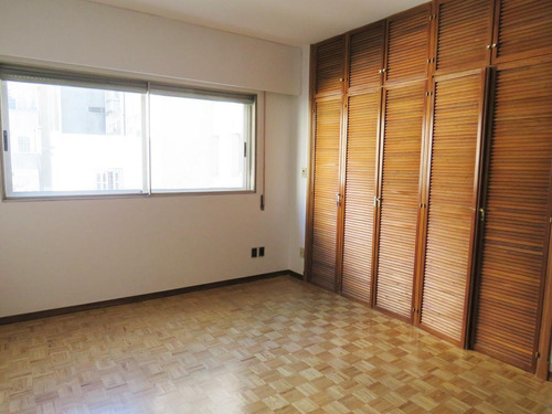 Imagen 9 de 18 de Venta Apartamento Tres Dormitorios Y Garage Pocitos