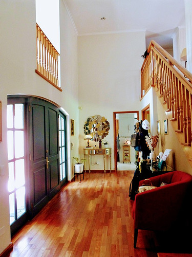 Excelente Casa Inglesa En Condominio Santuario Del Valle