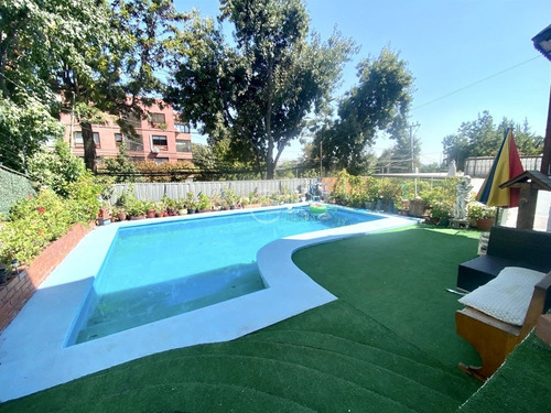 Casa En Venta De 5 Dorm. En Las Condes