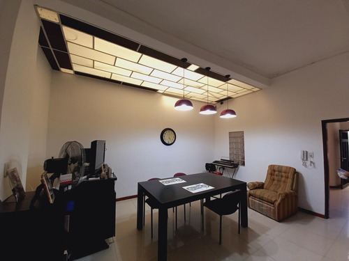 Imagen 2 de 9 de Casa Amplia En Av. Fdo Zuviría Al 4300 - Santa Fe