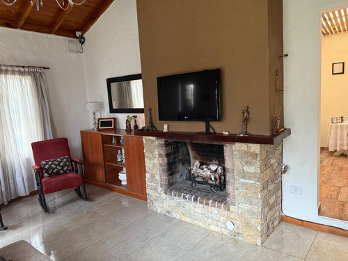 Venta Casa Con Parque Pileta, Parque Leloir, Ituzaingo.