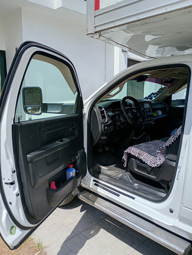 Dodge Ram 4000, Hemi V8 5.7lts Caja Seca Copete.