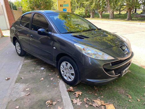 Peugeot 207 1.4 Sedan Xs 2011