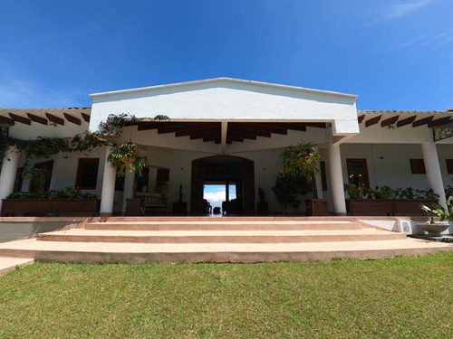 Se Vende Exclusiva Casa Campestre En El Alto Del Escobero Envigado!