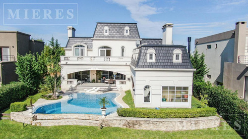 Casa De Estilo Frances En Venta En El Yacht, Al Río, Nordelta.